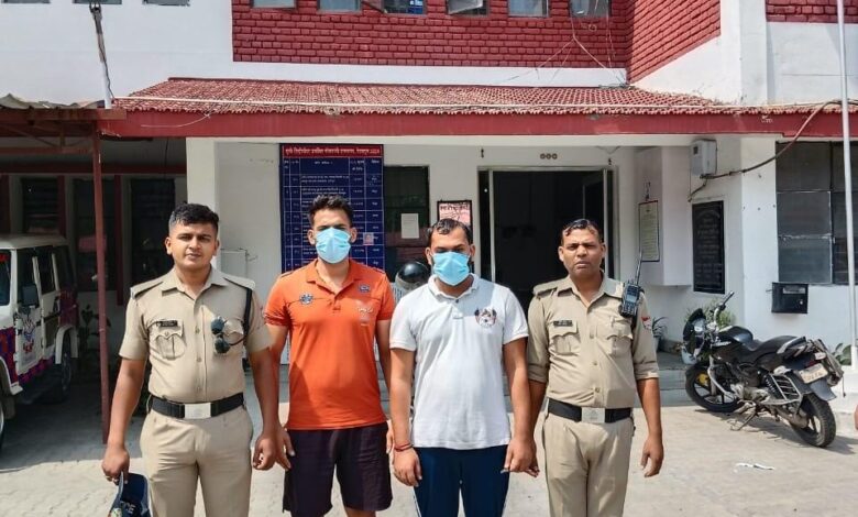 परीक्षा में नकल कराने वाले गिरोह के सरगना सहित 02 अभियुक्तों को दून पुलिस ने किया गिरफ्तार। परीक्षा में नकल कराने वाले गिरोह के सरगना सहित 02 अभियुक्तों को दून पुलिस ने किया गिरफ्तार।