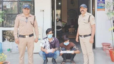 नशा तस्करों के विरूद्ध दून पुलिस की कार्यवाही जारी,अभियुक्तों के कब्जे से साढे 04 लाख रू0 मूल्य की 14.85 ग्राम अवैध स्मैक हुई बरामद
