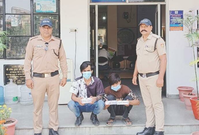 नशा तस्करों के विरूद्ध दून पुलिस की कार्यवाही जारी,अभियुक्तों के कब्जे से साढे 04 लाख रू0 मूल्य की 14.85 ग्राम अवैध स्मैक हुई बरामद नशा तस्करों के विरूद्ध दून पुलिस की कार्यवाही जारी,अभियुक्तों के कब्जे से साढे 04 लाख रू0 मूल्य की 14.85 ग्राम अवैध स्मैक हुई बरामद