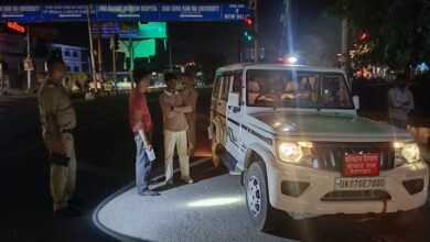 आरटीओ प्रवर्तन डॉक्टर अनीता चमोला के निर्देश पर प्रवर्तन टीम देहरादून द्वारा आईएसबीटी एवं इसके आसपास के क्षेत्र में सघन चेकिंग अभियान चलाया गया ।
