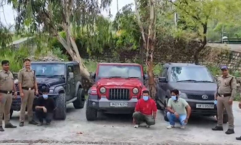 वायरल होने का शौक ले पहुँचा थाने मालदेवता क्षेत्र में चौपहिया वाहनो से स्टंट ड्राइविंग का वायरल हुआ था वीडियो वायरल होने का शौक ले पहुँचा थाने मालदेवता क्षेत्र में चौपहिया वाहनो से स्टंट ड्राइविंग का वायरल हुआ था वीडियो