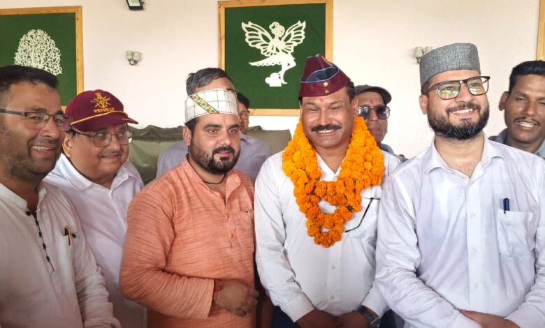 बैठक की अध्यक्षता कर रहे प्रदेश अध्यक्ष बॉबी पंवार ने कहा कि अब उत्तराखंड की चेतना जाग चुकी है। जब सत्ता और विपक्ष दोनों मौन हो जाएं, तब तीसरे विकल्प की आहट पहाड़ों से गूंजती है। उत्तराखंड स्वाभिमान मोर्चा वही गूंज है — बैठक की अध्यक्षता कर रहे प्रदेश अध्यक्ष बॉबी पंवार ने कहा कि अब उत्तराखंड की चेतना जाग चुकी है। जब सत्ता और विपक्ष दोनों मौन हो जाएं, तब तीसरे विकल्प की आहट पहाड़ों से गूंजती है। उत्तराखंड स्वाभिमान मोर्चा वही गूंज है —
