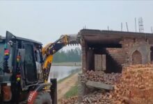सहारनपुर में मस्जिद जमींदोज…3 JCB ने डेढ़ घंटे में तोड़ी गई  गांव में RRF-PAC तैनात, 3 भाई बनवा रहे थे मस्जिद,