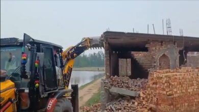 सहारनपुर में मस्जिद जमींदोज…3 JCB ने डेढ़ घंटे में तोड़ी गई  गांव में RRF-PAC तैनात, 3 भाई बनवा रहे थे मस्जिद,